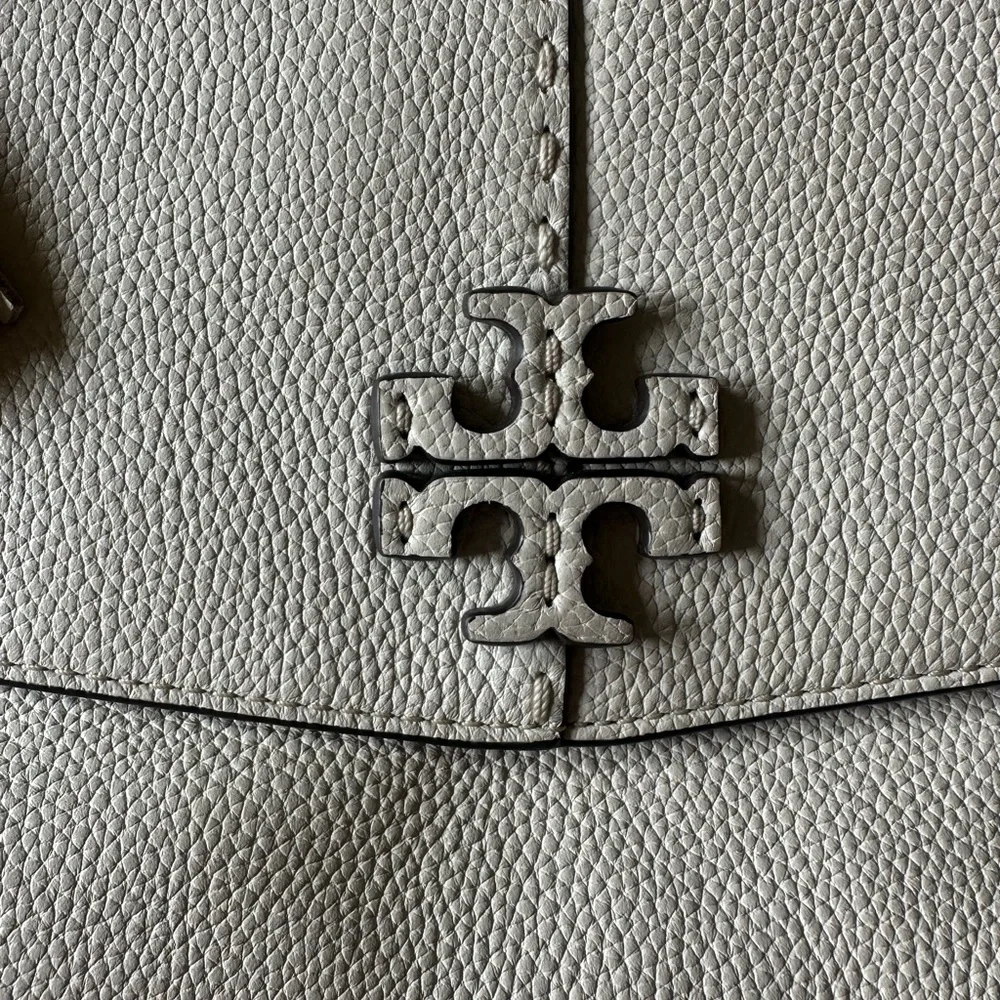Tory Burch McGraw Crossbody in Cream - Picture 7 of 8